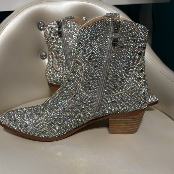 Rhinestone booties size 7 Brand new without box! - Picture 2 of 6